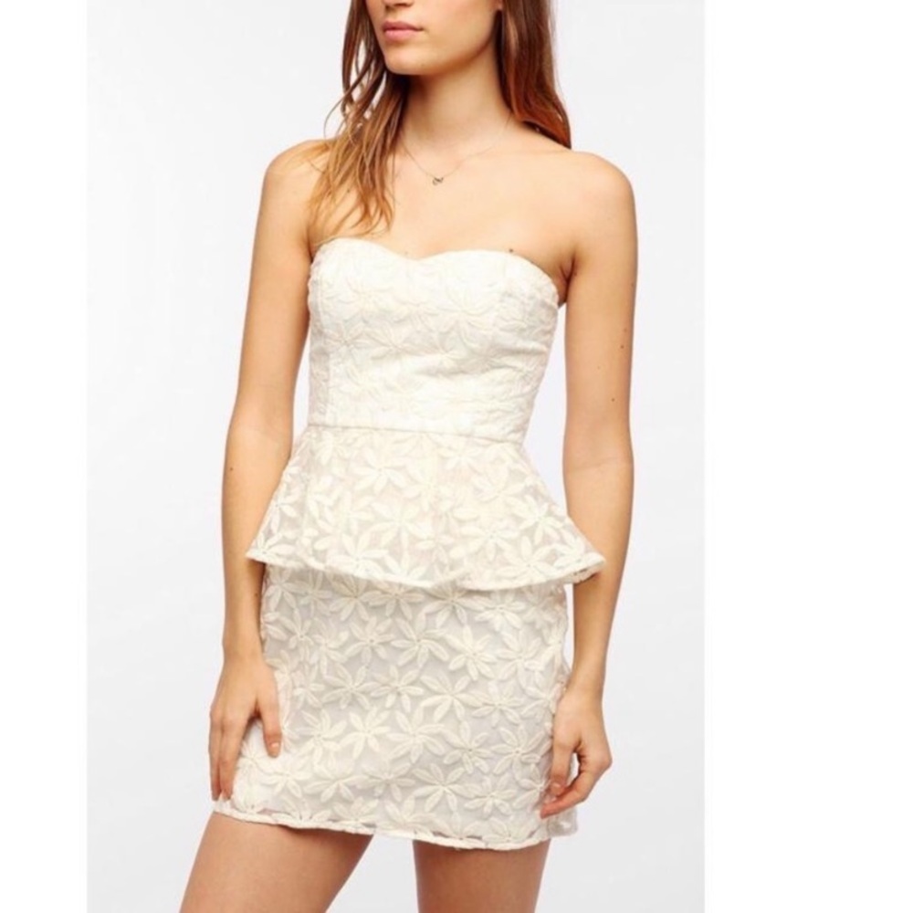 NWT Pins and Needle Winter White Strapless Dress 👗